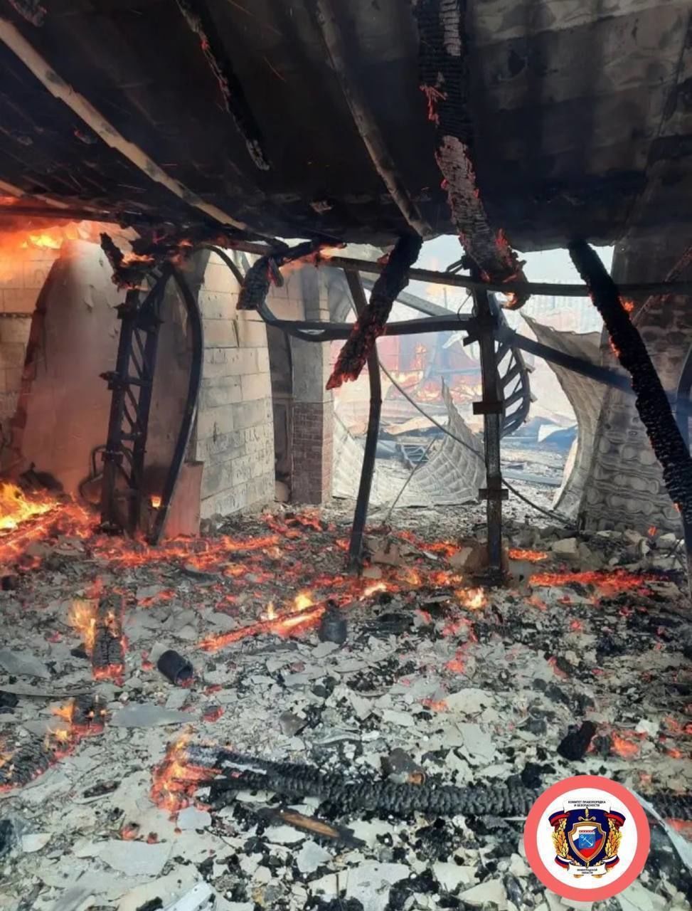В парке Кировска загорелся ангар
