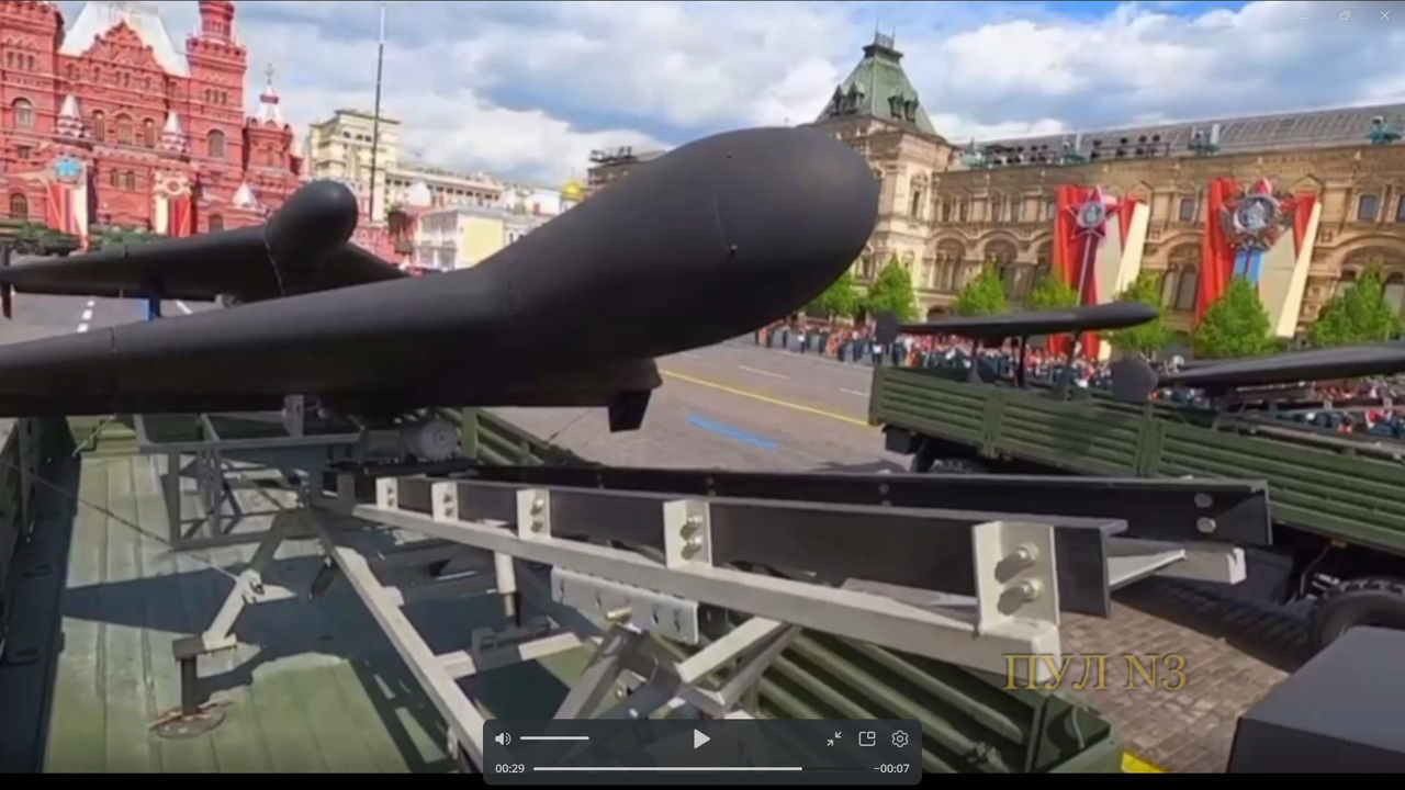 Видео: Войска беспилотных систем принимают участие в параде на Красной площади