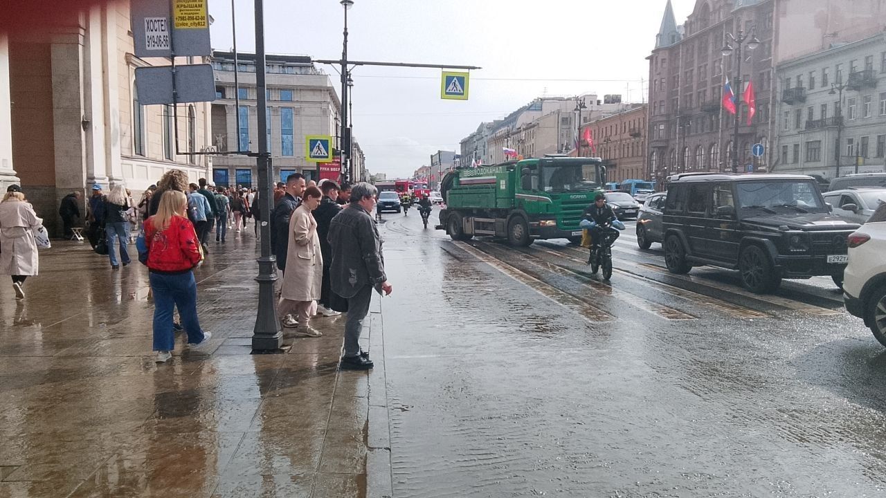 Аварийные службы ликвидировали разлив воды на Лиговском проспекте