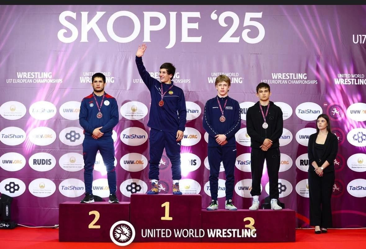 Петербуржцы взяли медали на чемпионате Европы по спортивной борьбе среди юношей и девушек 