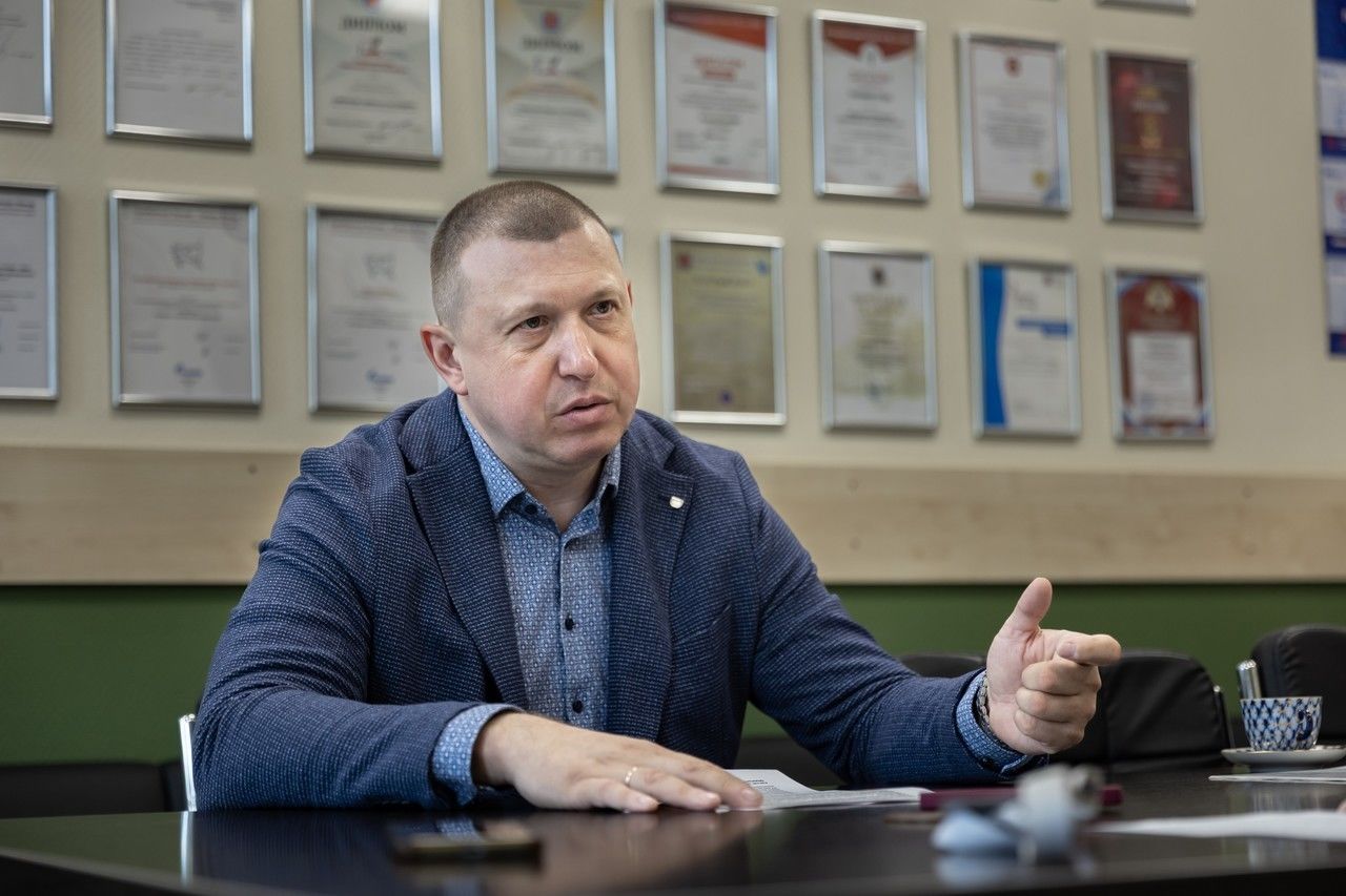 «Россия успешно справляется с вызовами сегодняшних дней»: генеральный директор хозяйств ГК «Терра Нова» об успехах страны в собственном производстве молочных продуктов
