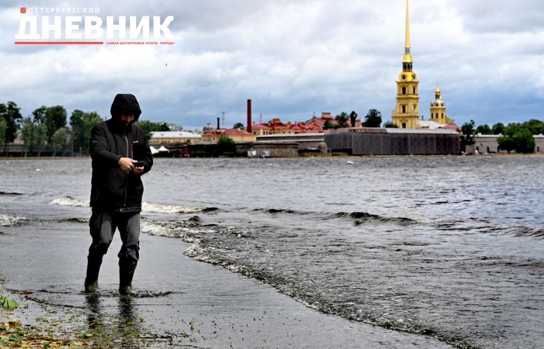 На стрелке Васильевского острова произошло наводнение: фото