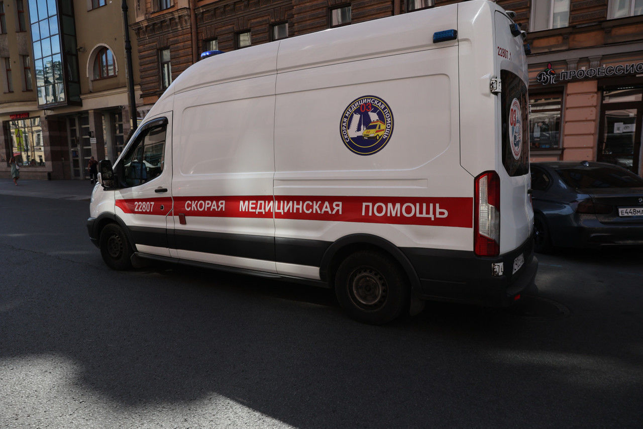Конфликт на проспекте Просвещение завершился избиением водителя