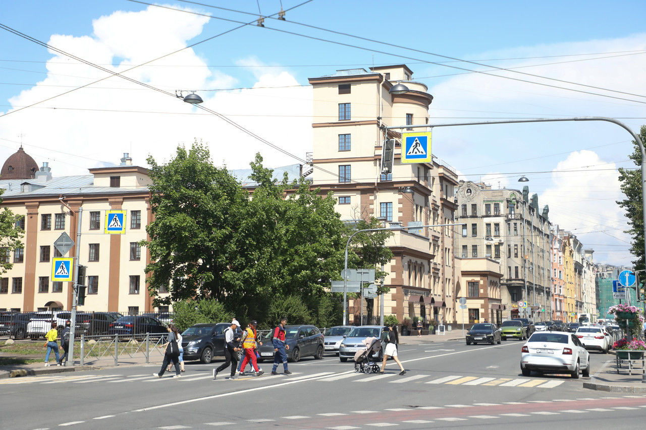 В Петроградском районе каршеринг наехал на велосипедиста 