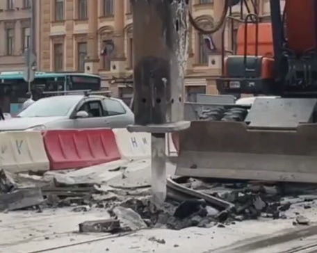 В Петербурге стартовал ремонт трамвайных путей на пересечении Невского и Литейного проспектов – видео