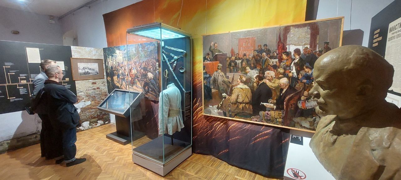 В Петропавловской крепости открылась выставка «Великая, малая, белая»