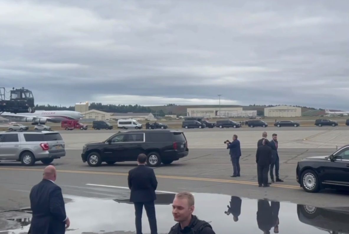 Видео: самолет Владимира Путина приземлился на Аляске