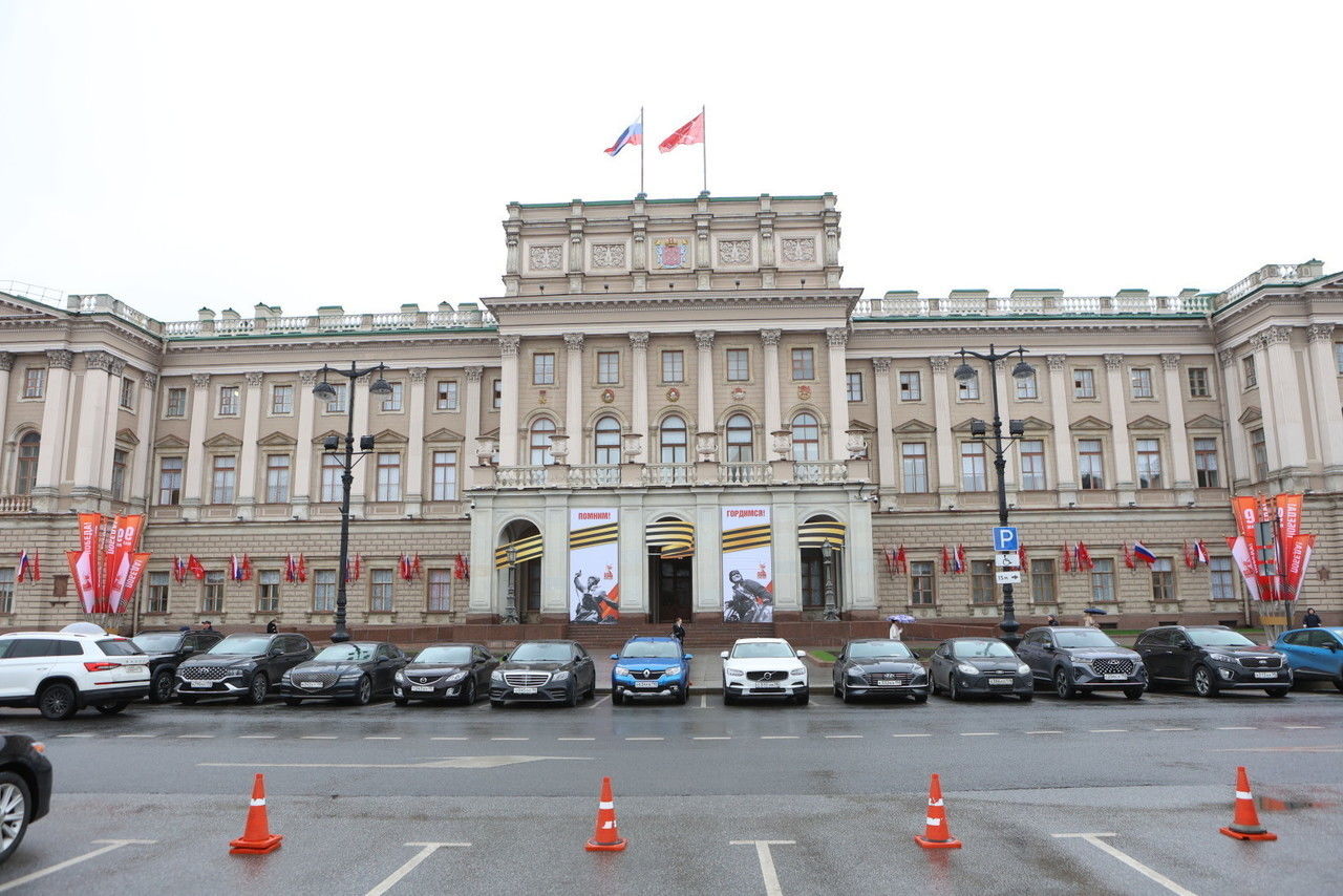 Почти половина депутатов пересели на отечественные авто