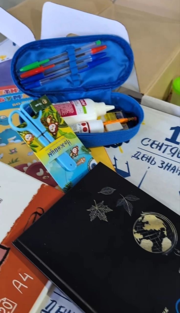 Из Петербурга в Мариуполь доставлены канцелярские принадлежности для школьников