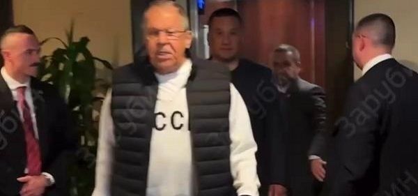 Сергей Лавров объяснил, зачем на Аляске надел свитер с надписью «СССР»