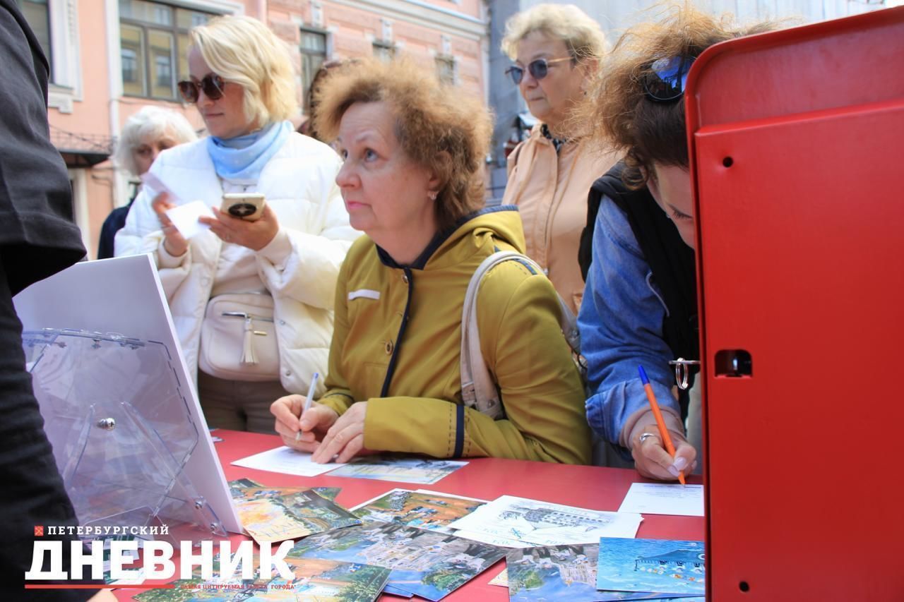 Петербуржцы поделились впечатлениями от фестиваля «Книжные аллеи»