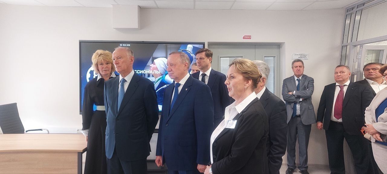 Александр Беглов и Николай Патрушев посетили Колледж судостроения в Петербурге