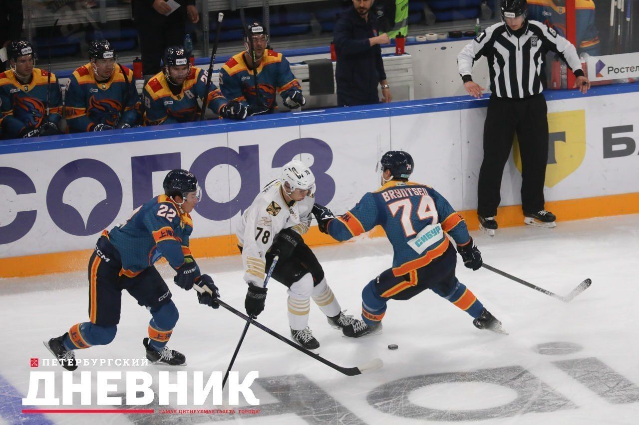ХК «Адмирал» победил в схватке «Шанхай Дрэгонс»