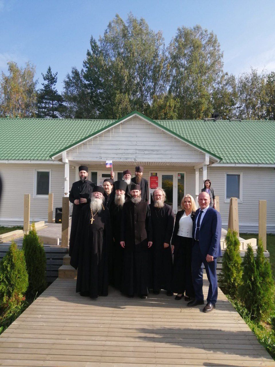Монахи проголосовали за губернатора Ленинградской области
