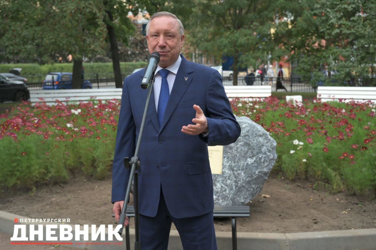 Беглов принял участие в установке закладного камня будущего памятника Кириллу Лаврову в Петроградском районе Петербурга 