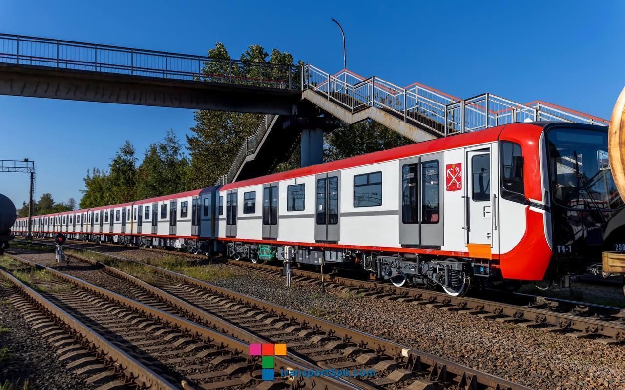Последний «Балтиец» для красной ветки метро Петербурга прибыл в «Автово»