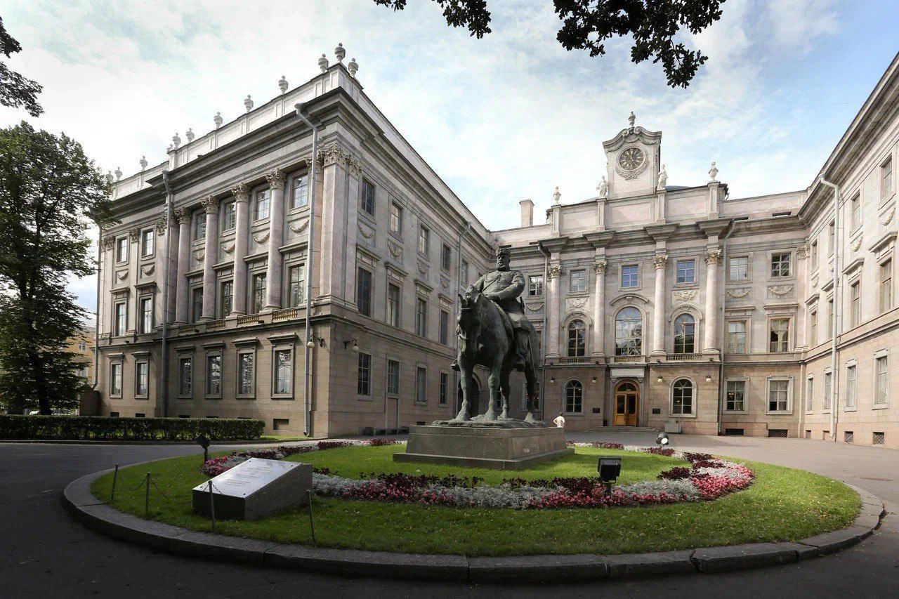 Мраморный дворец Русского музея в Петербурге 22 сентября закроется на два часа раньше