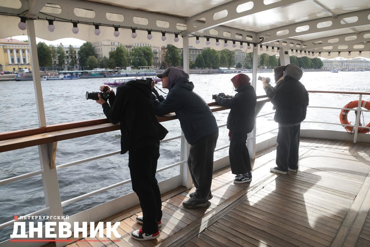 Водный фоторейс: фотографы сделали уникальные кадры, следуя по маршруту «Парадный Петербург» 
