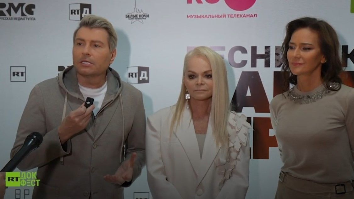 Документалисты RT с артистами посетили бойцов в госпитале Звенигорода