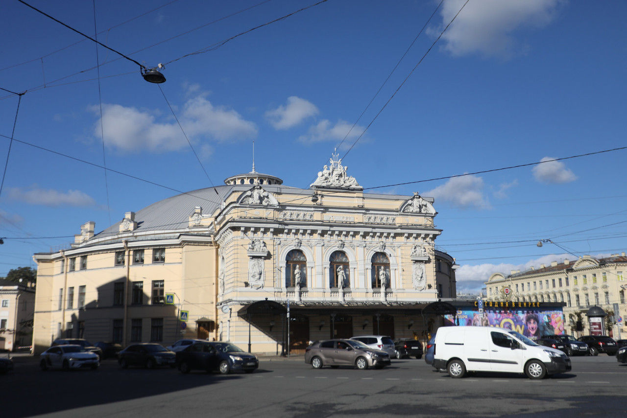 В Петербурге начались показы спектакля «Итальянский цирк: слоны и тигры»