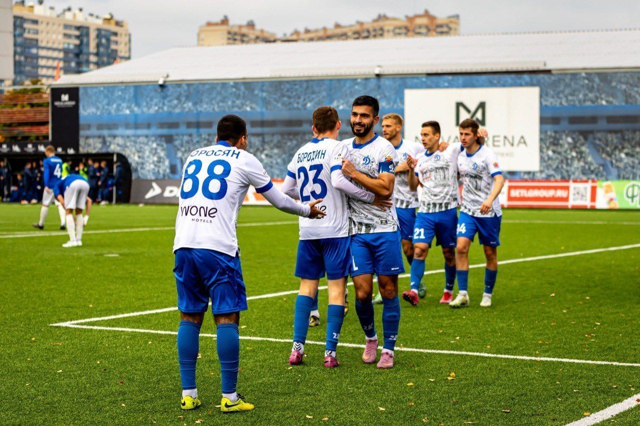 Петербургское «Динамо» в домашнем матче обыгрывает «Рязань» – 3:0