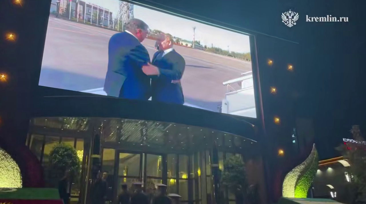 Путин начал визит в Таджикистан