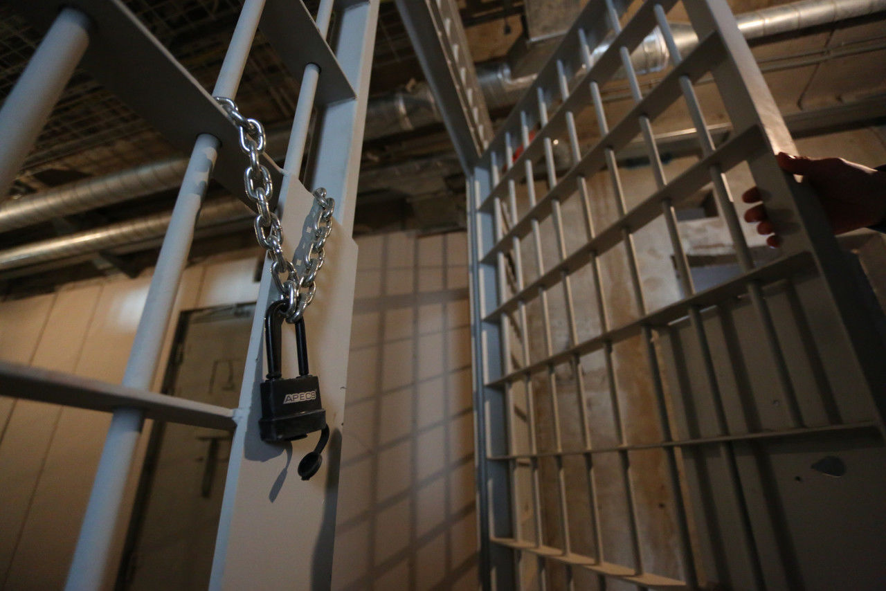 Суд решил не арестовывать фигурантку дела об отравлении суррогатным алкоголем в Ленобласти