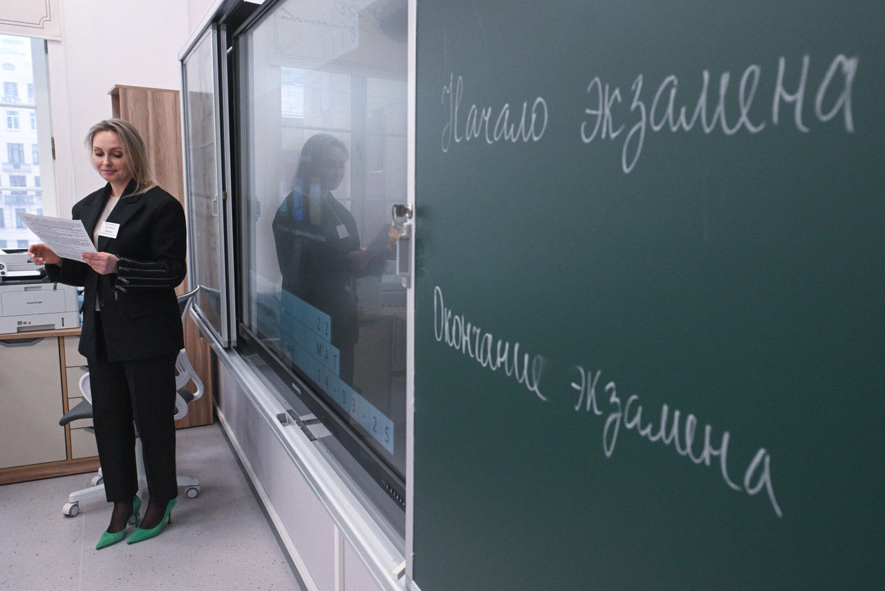 В России упростили правила поступления в школы для детей мигрантов