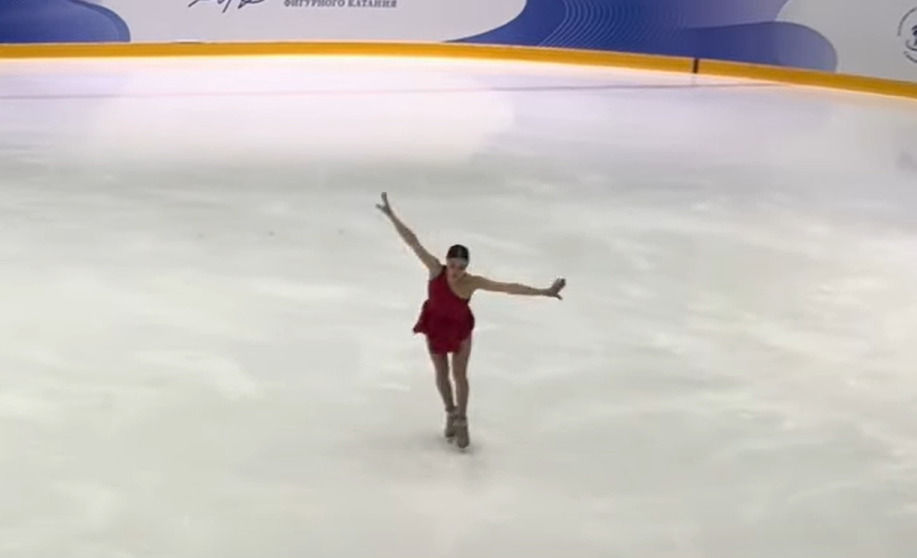 Стала известно, почему фигуристка Фролова снялась с турнира в Петербурге