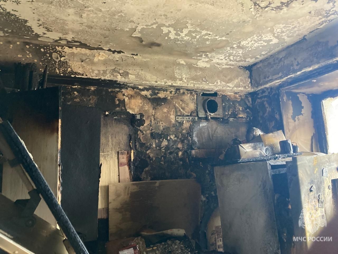 В Московском районе школьница успела спасти пятилетнего брата во время пожара