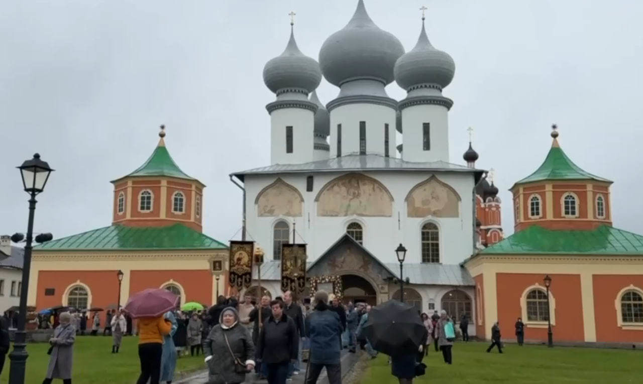 Торжественная церемония переноса иконы Пресвятой Богородицы прошла в Тихвине