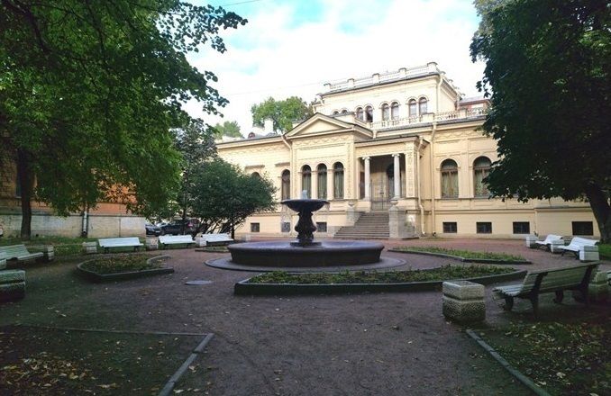 Стало известно, что в Алексеевском саду Петербурга будет проведена реконструкция освещения