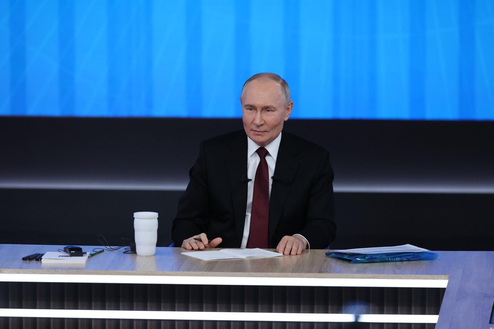 Владимир Путин поздравил россиян с Днем отца