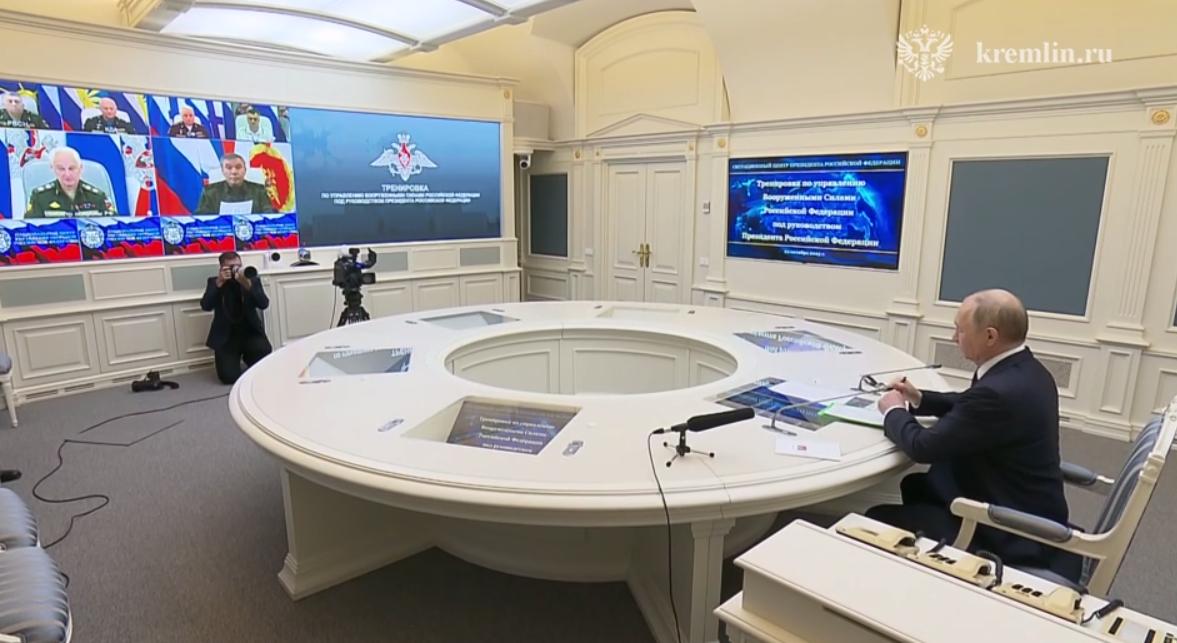 Путин принял участие в тренировке стратегических ядерных сил