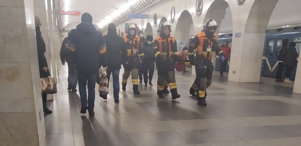 На станции метро «Технологический институт» пассажир упал на рельсы