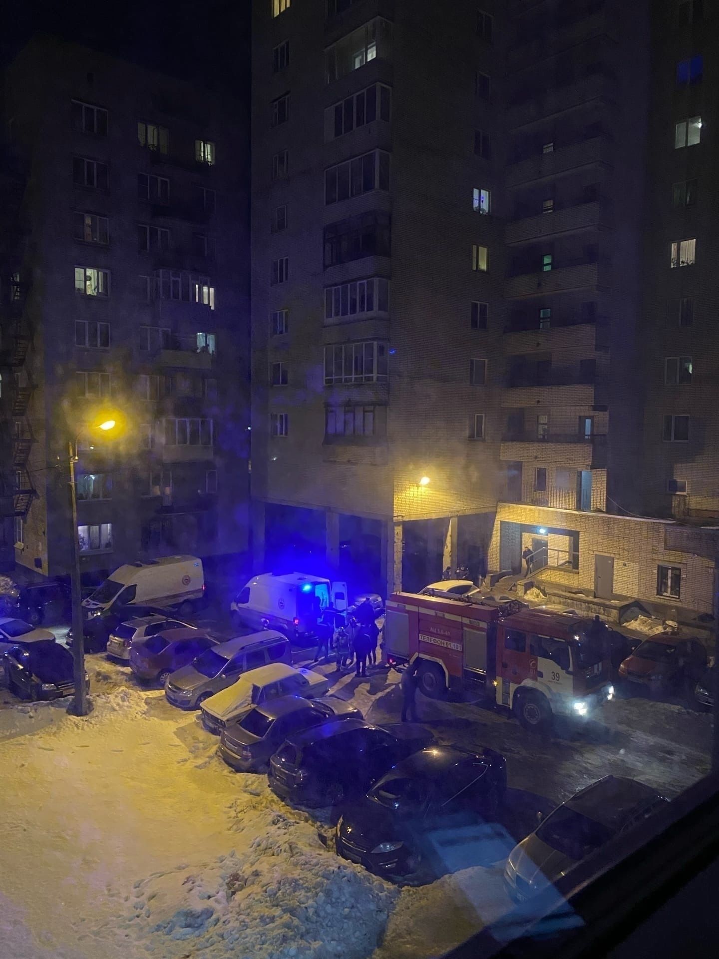 2 января вечером. Выпал из окна в Питере январь. Происшествия Лианозово. Женщина выпала из окна в СПБ В Красносельском районе. Упала с 12 этажа Красносельский район.