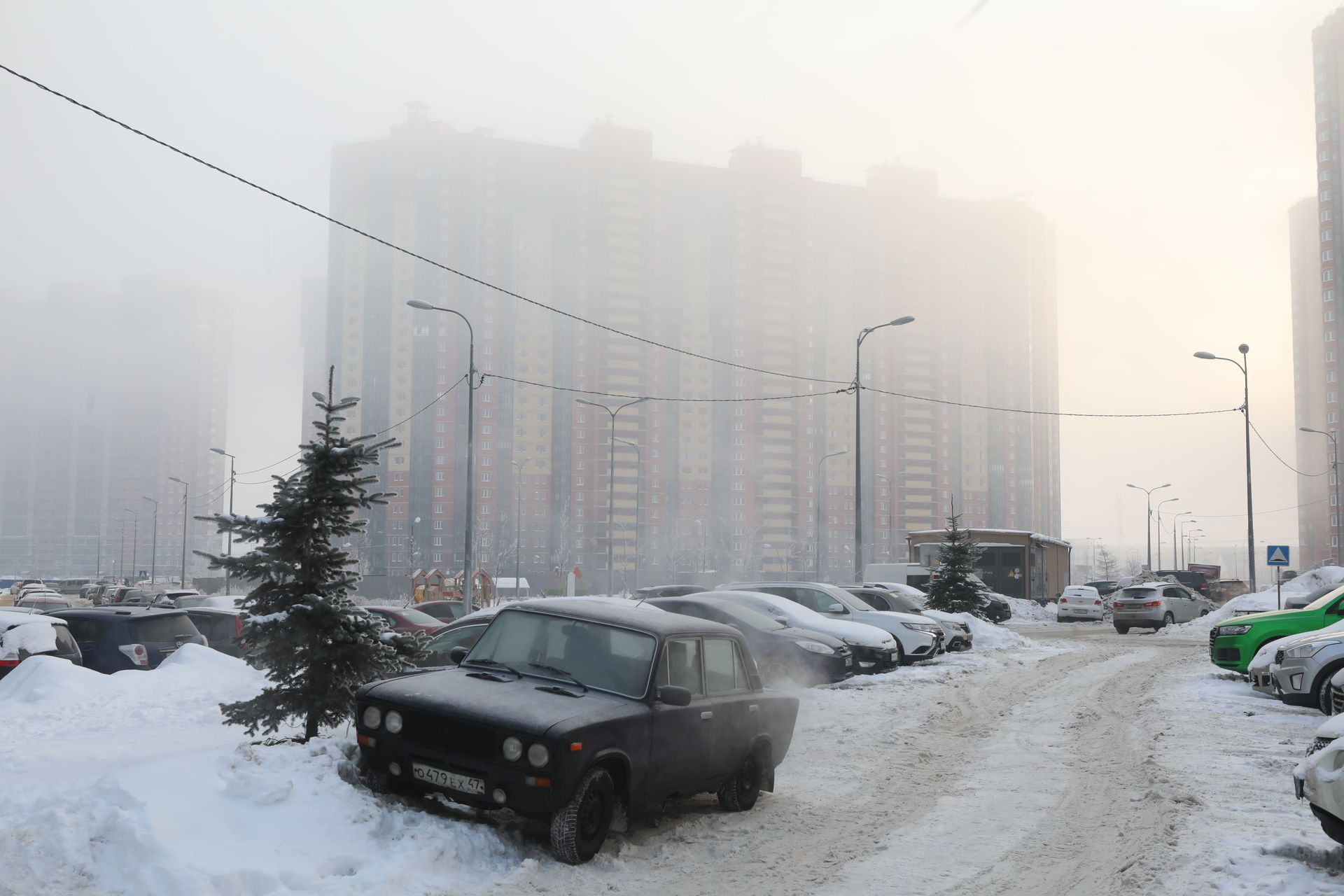 24 января 2023 г. Туман зимой в городе. Зимний туман в городе. Туманная зима город. Туман зима город.
