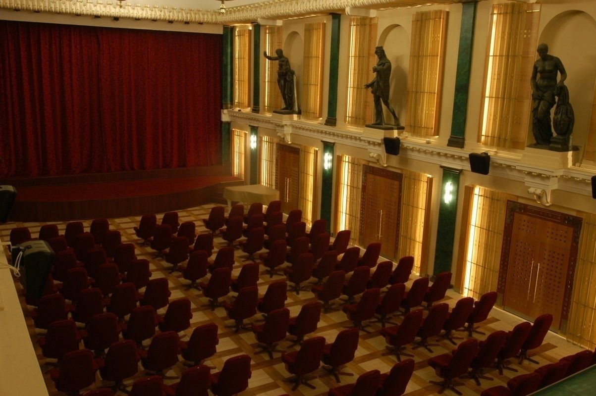 Фото большого зала аврора