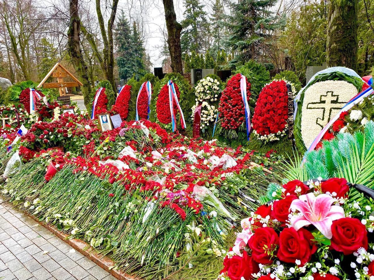 Владимир Жириновский могила