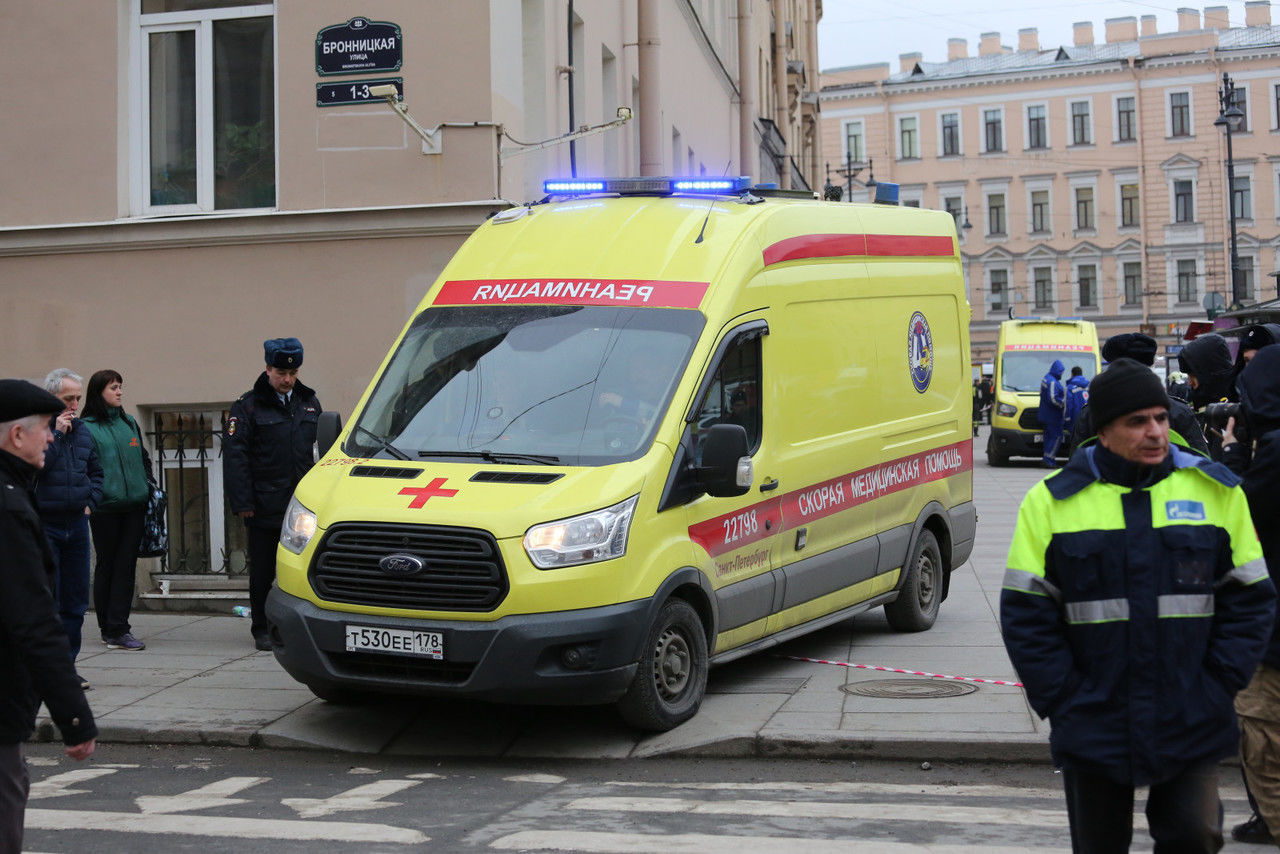 Шестилетнего мальчика в Купчино насмерть задавила машина, выезжающая с  автомойки