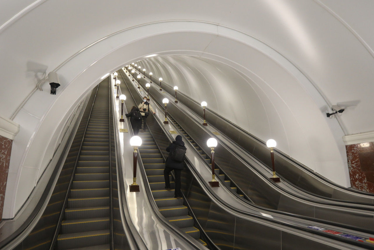 Включи звездные метро. Метро Звездная фото. Метро звездное Санкт-Петербург. Станция Звёздная Санкт-Петербург. Звездные станции.