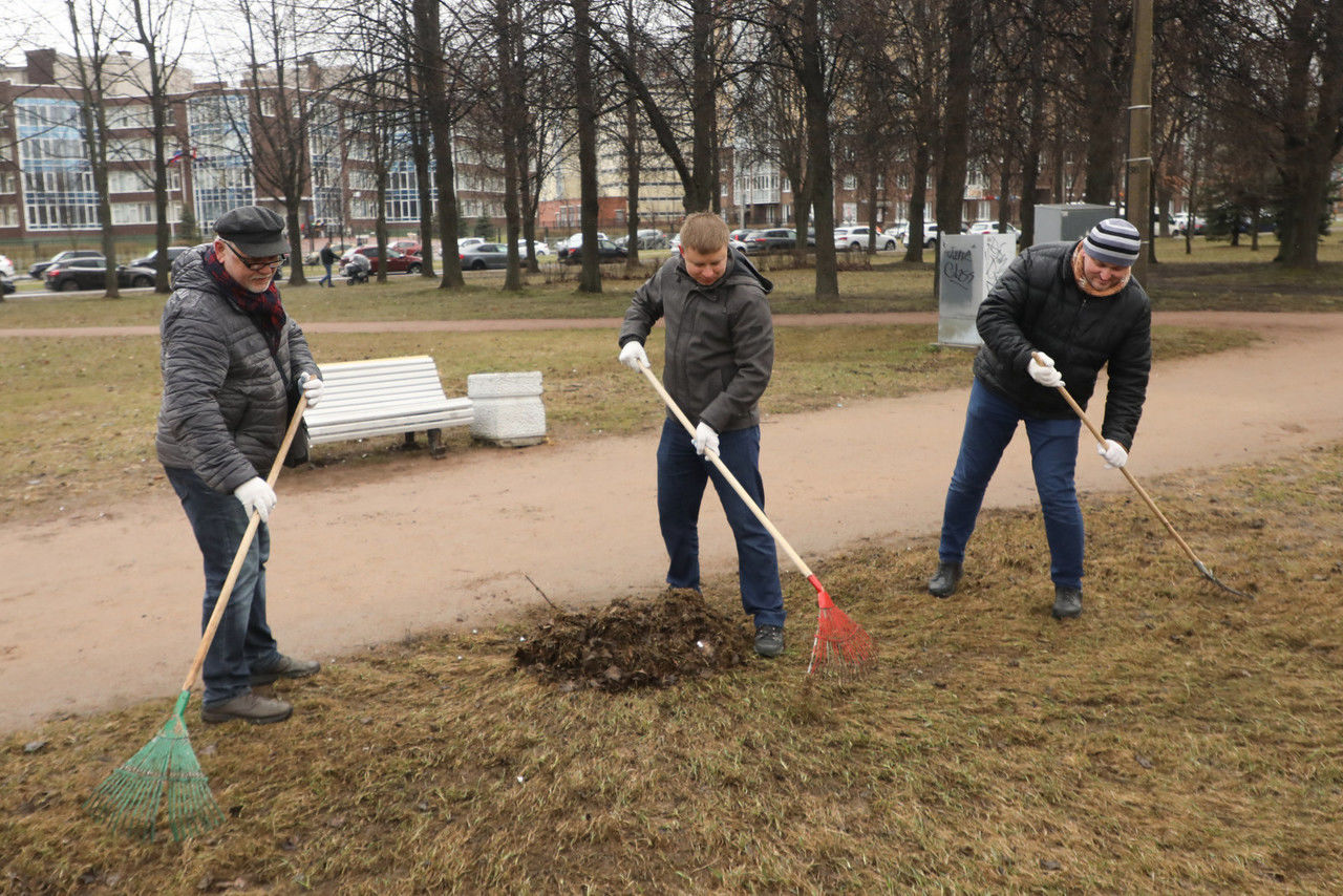 Во время субботника было выпущено. Субботник.