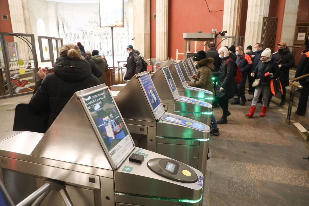 Появился график работы метро в Петербурге 9 мая