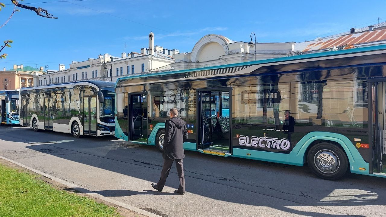 Выставка транспорта спб 2024. Выставка автобусов. Выставка автотранспорта в Санкт-Петербурге Пассажиравтотранс. Выставка транспорта на Манежной. Санкт Петербург выставка транспорт.