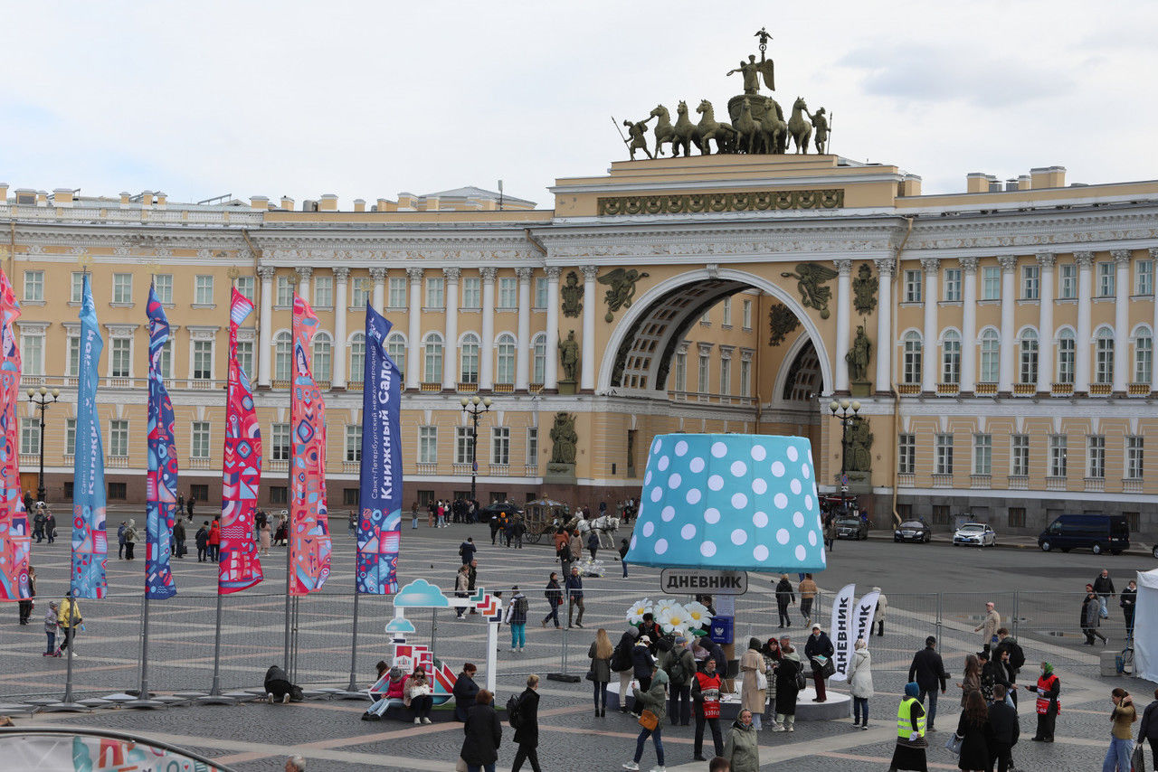 на дворцовой площади спб