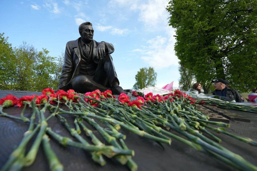 В Павловском Посаде открыли памятник актеру Вячеславу Тихонову