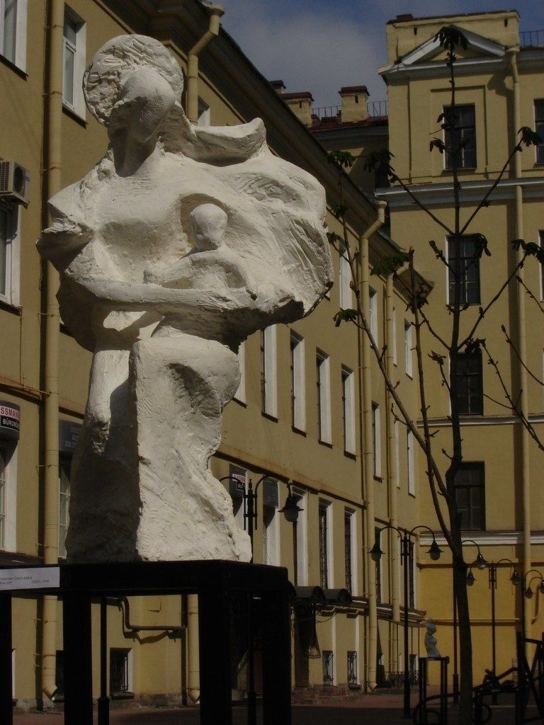 «Скульптура в городе» – так называется выставка, которая откроется сегодня в сквере перед театром «Буфф»