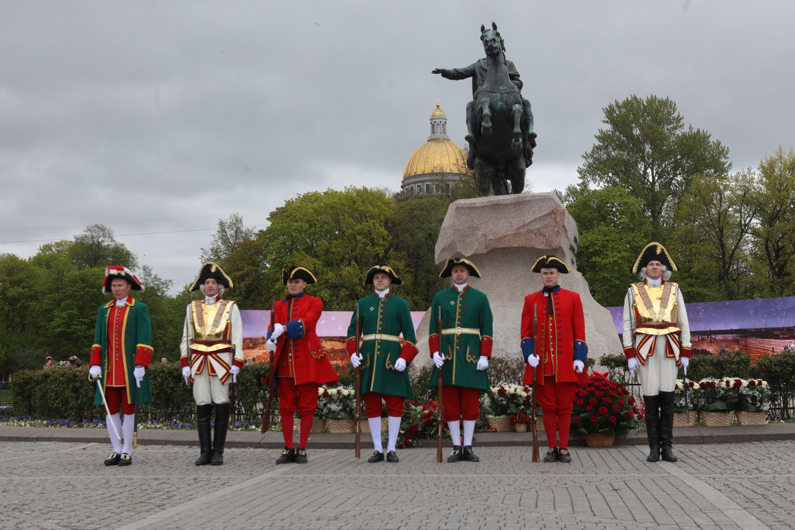 Петербург день города 2024 программа. Мероприятия по празднованию дня города СПБ. Питер с праздником днем города. День города события СПБ. День города СПБ карнавал.