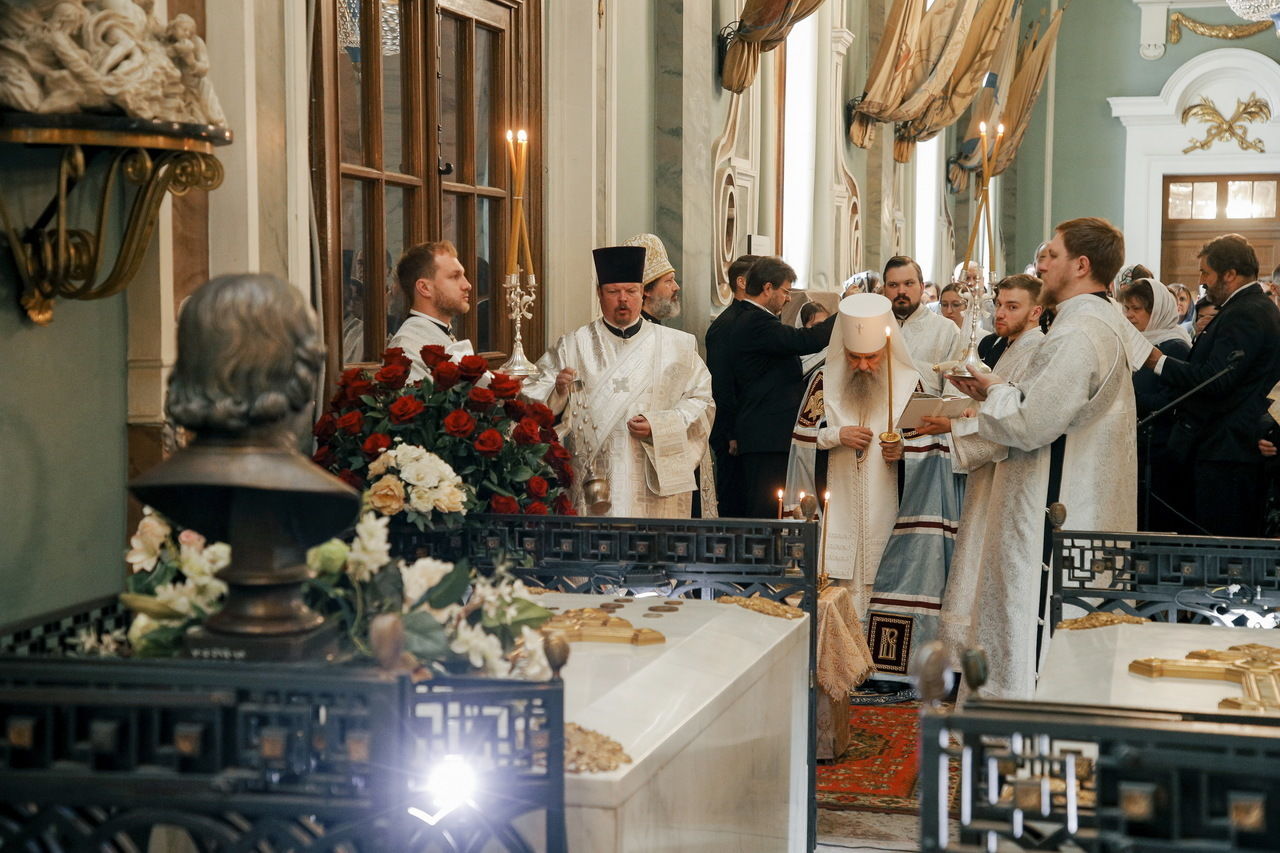 Петр первый церемония в Троицком соборе
