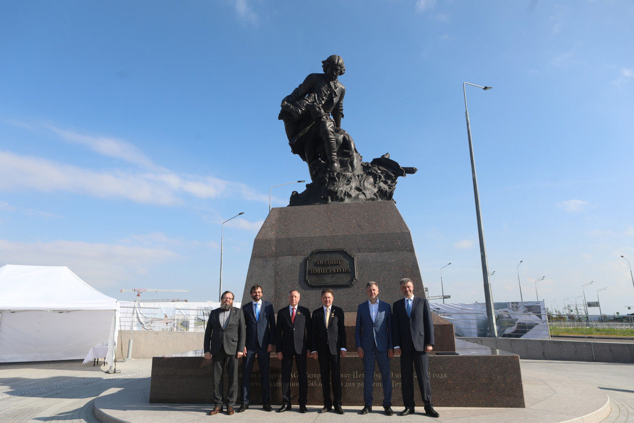 Сампсониевский собор памятник Петру